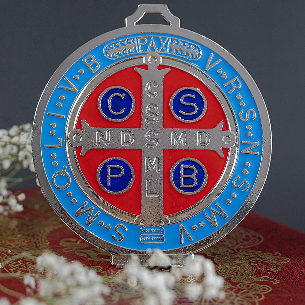 Medallón San Benito En Caja