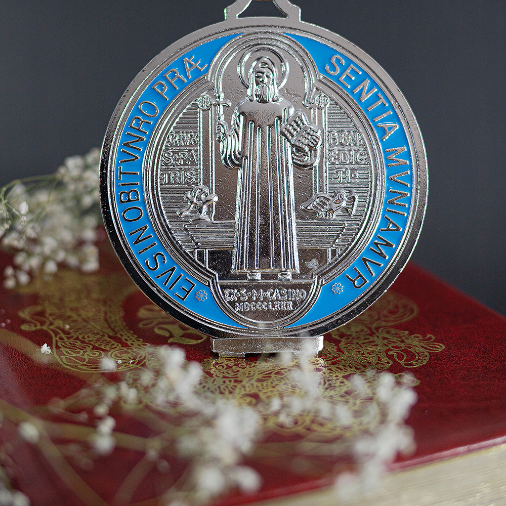 Medallón San Benito En Caja