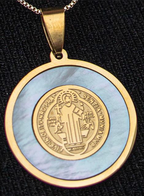 Medalla San Benito En Acero Nacarado 